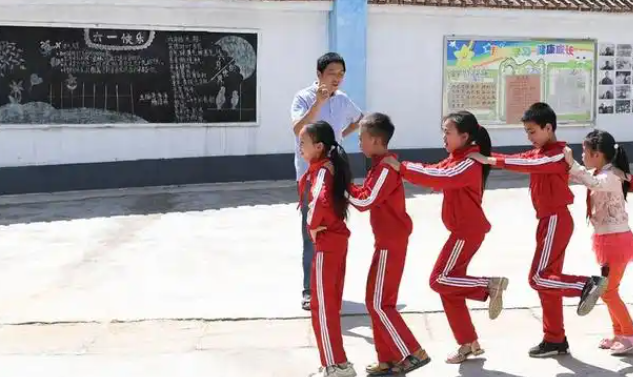着重学情是教育设计的出发点详案必躬亲板书构系统讲评贵透彻